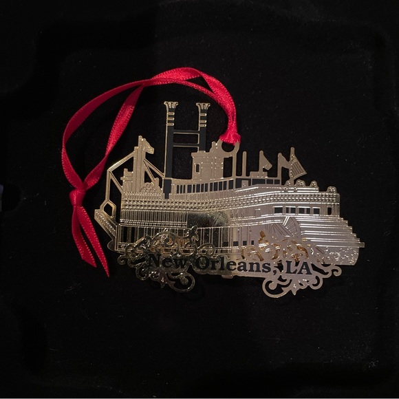 New Orleans Christmas gold ornament- by Lee Michaels - mint condition - Picture 6 of 8